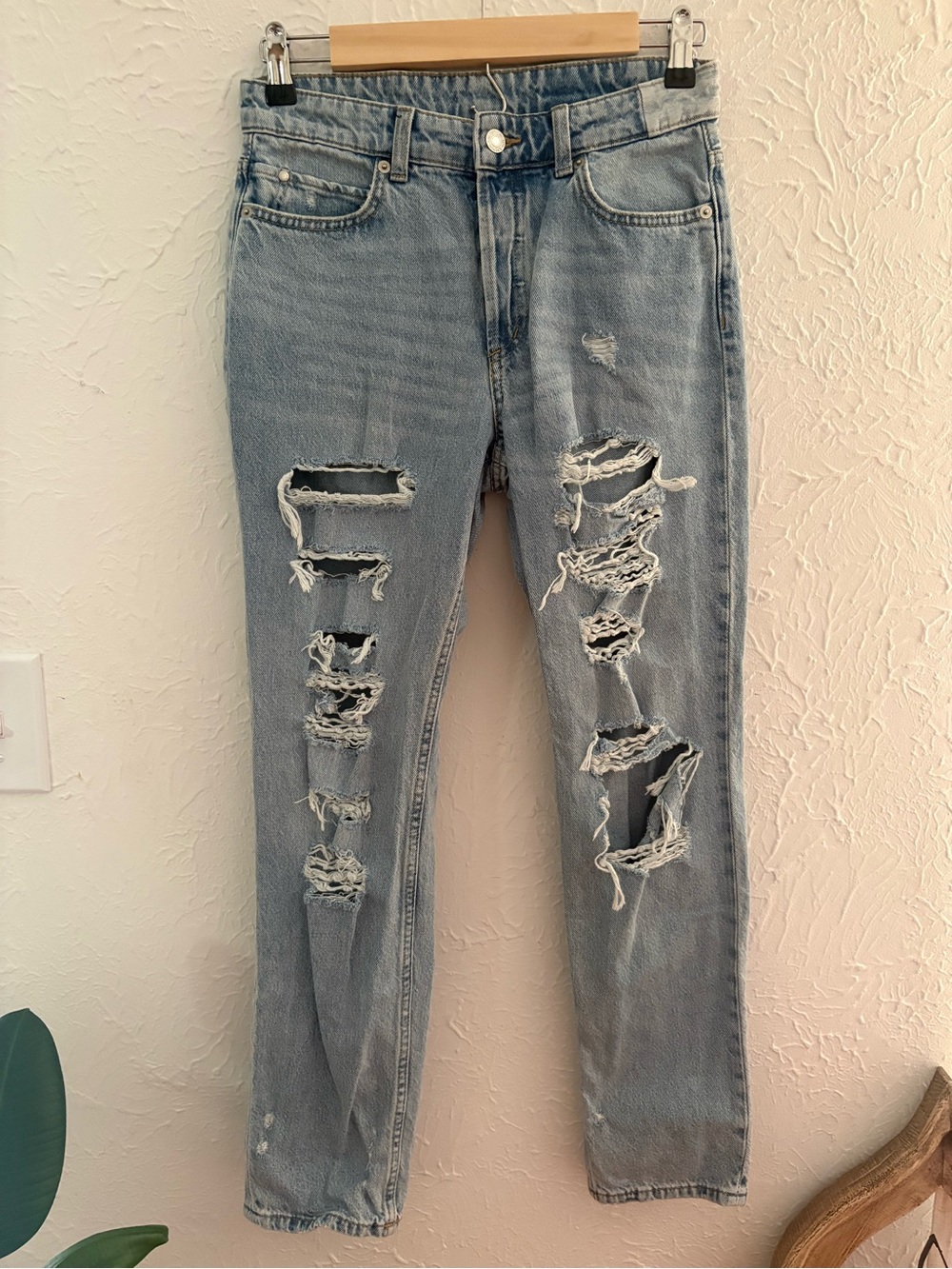 H&M Light Blue Distressed Boyfriend Low Waist Straight-Leg Jeans